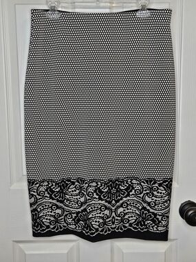 NWOT Alfani Black White Patterned Pencil Skirt Lace Look Border Size L